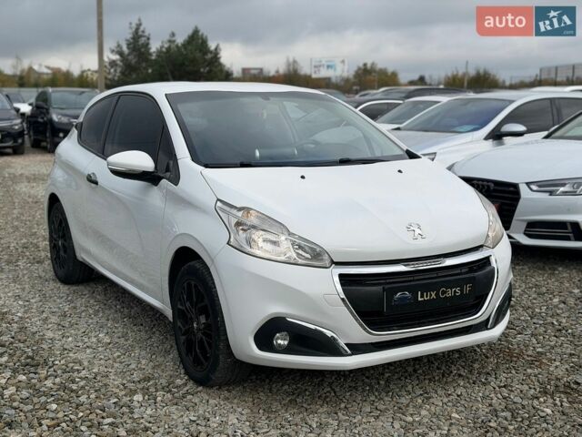 Белый Пежо 208, объемом двигателя 1.2 л и пробегом 202 тыс. км за 4999 $, фото 1 на Automoto.ua