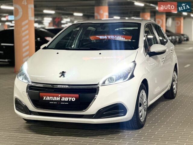 Білий Пежо 208, об'ємом двигуна 1.2 л та пробігом 118 тис. км за 7499 $, фото 1 на Automoto.ua