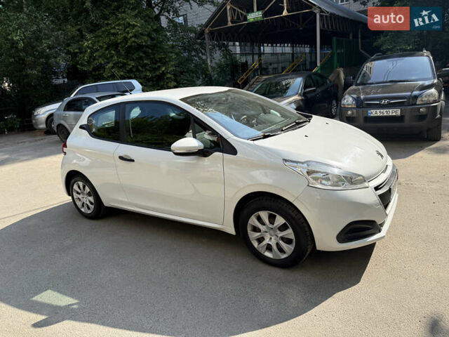 Белый Пежо 208, объемом двигателя 1.2 л и пробегом 177 тыс. км за 6200 $, фото 1 на Automoto.ua