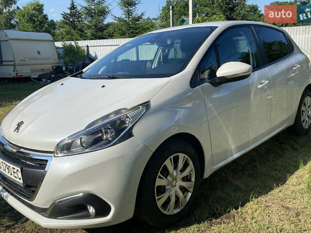 Белый Пежо 208, объемом двигателя 1.2 л и пробегом 74 тыс. км за 8000 $, фото 1 на Automoto.ua