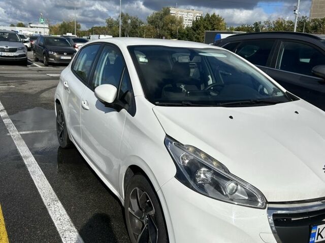 Белый Пежо 208, объемом двигателя 1.2 л и пробегом 133 тыс. км за 8300 $, фото 1 на Automoto.ua