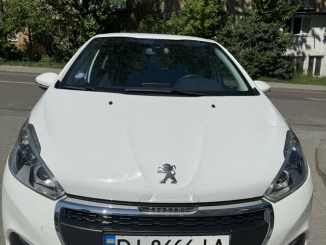 Білий Пежо 208, об'ємом двигуна 1.2 л та пробігом 71 тис. км за 8300 $, фото 1 на Automoto.ua