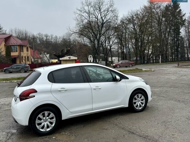 Білий Пежо 208, об'ємом двигуна 1.2 л та пробігом 140 тис. км за 8200 $, фото 1 на Automoto.ua