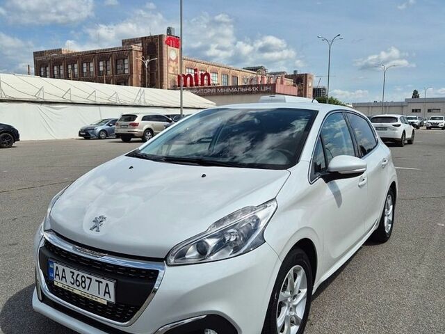 Білий Пежо 208, об'ємом двигуна 1.2 л та пробігом 86 тис. км за 9600 $, фото 1 на Automoto.ua