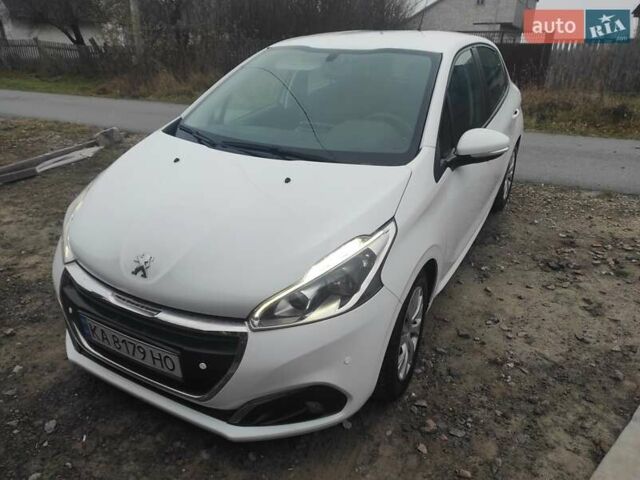 Белый Пежо 208, объемом двигателя 1.2 л и пробегом 115 тыс. км за 8000 $, фото 1 на Automoto.ua