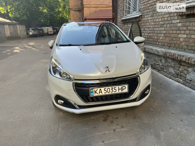 Белый Пежо 208, объемом двигателя 1.2 л и пробегом 54 тыс. км за 8200 $, фото 1 на Automoto.ua