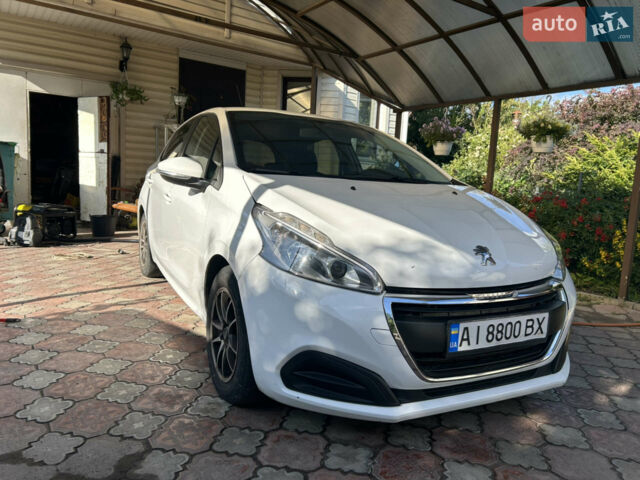 Белый Пежо 208, объемом двигателя 1.56 л и пробегом 170 тыс. км за 6500 $, фото 1 на Automoto.ua