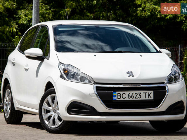 Белый Пежо 208, объемом двигателя 1.2 л и пробегом 106 тыс. км за 7500 $, фото 1 на Automoto.ua