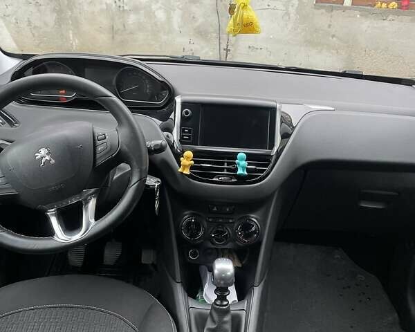 Белый Пежо 208, объемом двигателя 1.5 л и пробегом 190 тыс. км за 7900 $, фото 1 на Automoto.ua