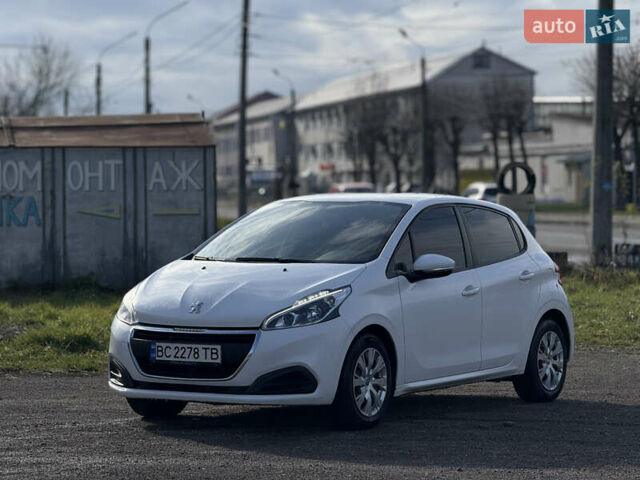 Белый Пежо 208, объемом двигателя 1.2 л и пробегом 127 тыс. км за 6750 $, фото 1 на Automoto.ua