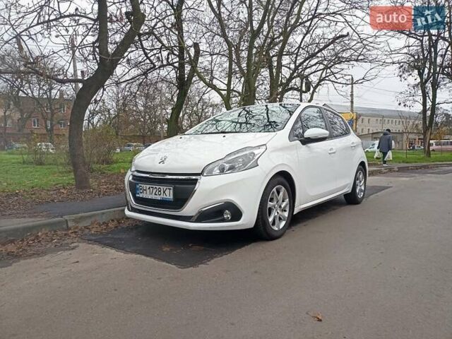 Белый Пежо 208, объемом двигателя 1.5 л и пробегом 84 тыс. км за 9400 $, фото 1 на Automoto.ua