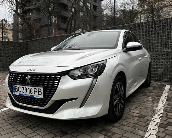 Белый Пежо 208, объемом двигателя 1.2 л и пробегом 20 тыс. км за 17500 $, фото 1 на Automoto.ua
