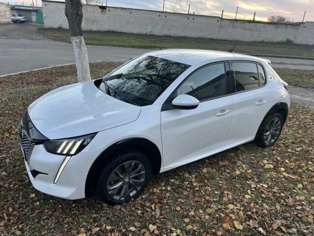 Белый Пежо 208, объемом двигателя 0 л и пробегом 25 тыс. км за 14250 $, фото 1 на Automoto.ua