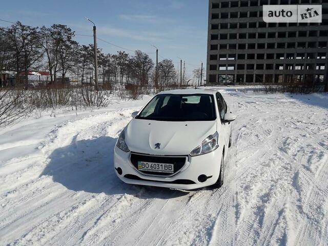 Белый Пежо 208, объемом двигателя 1 л и пробегом 140 тыс. км за 8200 $, фото 1 на Automoto.ua