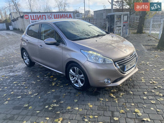 Бежевый Пежо 208, объемом двигателя 1.6 л и пробегом 125 тыс. км за 7700 $, фото 1 на Automoto.ua
