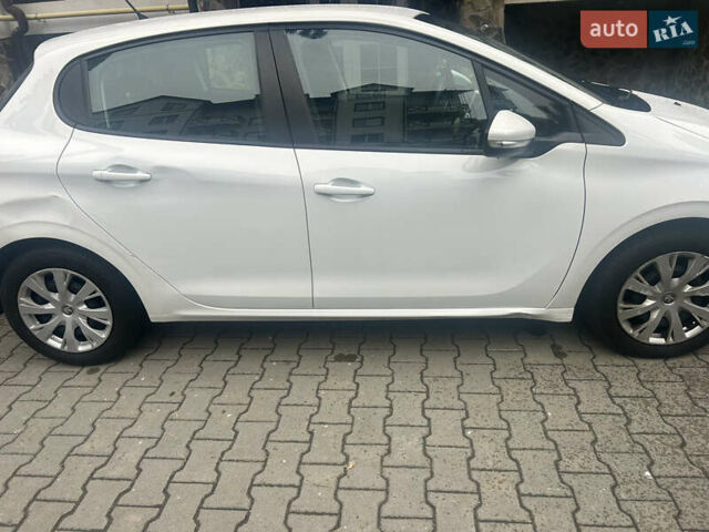 Пежо 208, объемом двигателя 1.2 л и пробегом 118 тыс. км за 8100 $, фото 1 на Automoto.ua