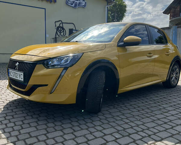 Желтый Пежо 208, объемом двигателя 0 л и пробегом 35 тыс. км за 14250 $, фото 1 на Automoto.ua