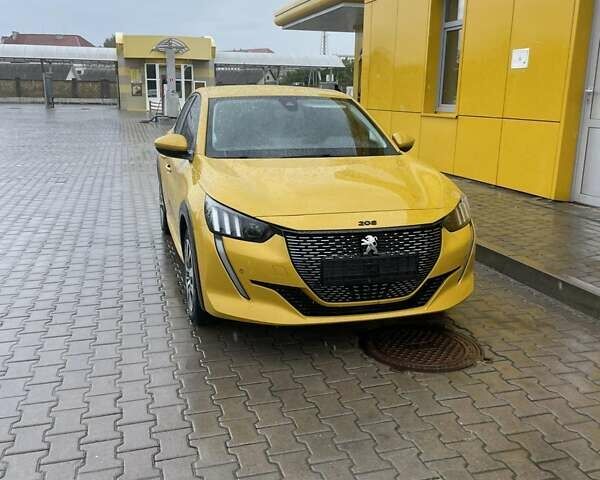 Желтый Пежо 208, объемом двигателя 0 л и пробегом 33 тыс. км за 14199 $, фото 1 на Automoto.ua