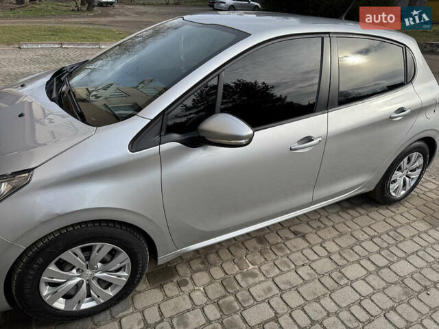 Серый Пежо 208, объемом двигателя 1.4 л и пробегом 197 тыс. км за 6000 $, фото 1 на Automoto.ua