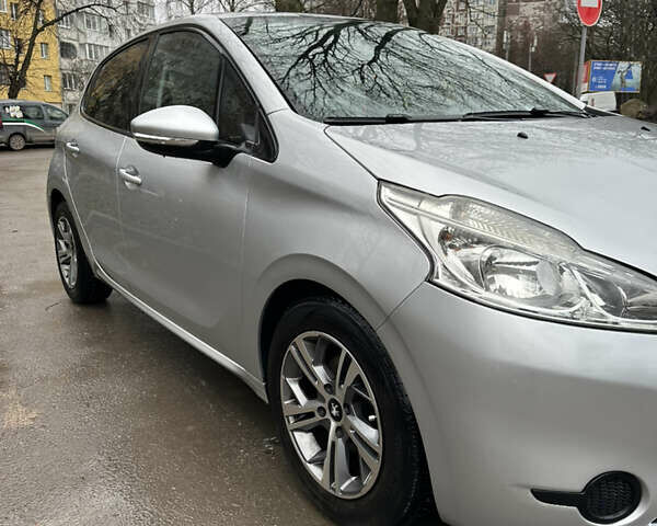 Серый Пежо 208, объемом двигателя 1.4 л и пробегом 172 тыс. км за 6950 $, фото 1 на Automoto.ua
