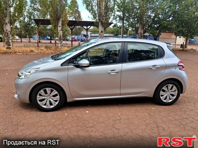 Серый Пежо 208, объемом двигателя 1.2 л и пробегом 73 тыс. км за 7500 $, фото 1 на Automoto.ua