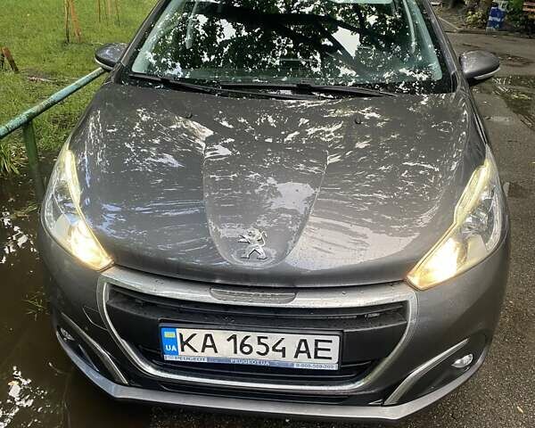 Серый Пежо 208, объемом двигателя 1.2 л и пробегом 147 тыс. км за 7000 $, фото 1 на Automoto.ua