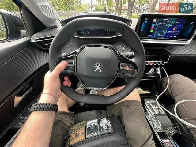 Синий Пежо 208, объемом двигателя 0 л и пробегом 18 тыс. км за 17200 $, фото 1 на Automoto.ua