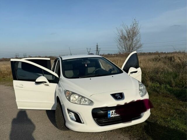 Белый Пежо 3008, объемом двигателя 1.6 л и пробегом 2 тыс. км за 6700 $, фото 1 на Automoto.ua