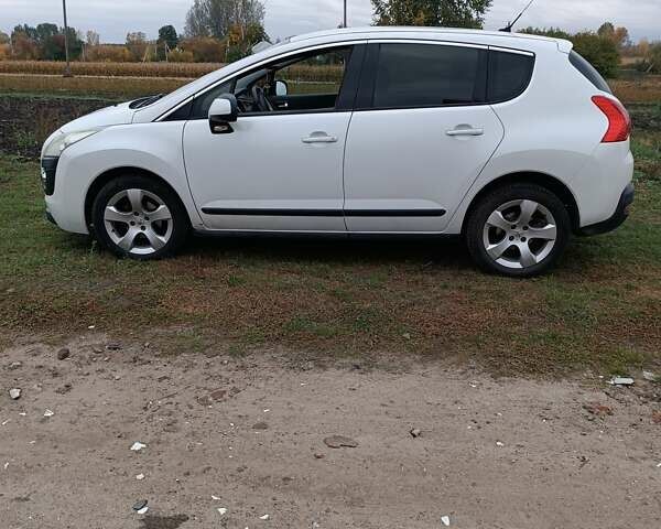 Белый Пежо 3008, объемом двигателя 1.56 л и пробегом 310 тыс. км за 8750 $, фото 1 на Automoto.ua