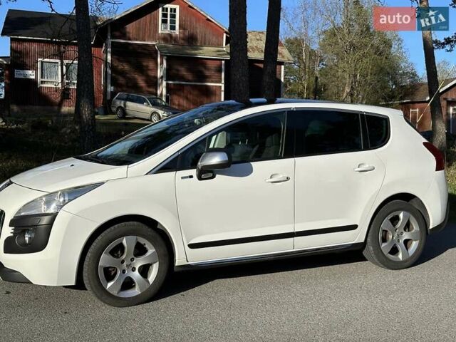 Белый Пежо 3008, объемом двигателя 1.6 л и пробегом 214 тыс. км за 9000 $, фото 1 на Automoto.ua