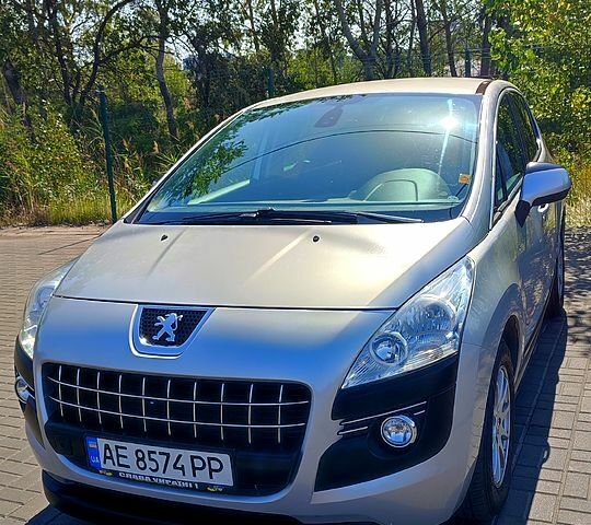 Серый Пежо 3008, объемом двигателя 1.6 л и пробегом 239 тыс. км за 7500 $, фото 1 на Automoto.ua