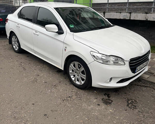 Белый Пежо 301, объемом двигателя 1.56 л и пробегом 260 тыс. км за 5500 $, фото 1 на Automoto.ua