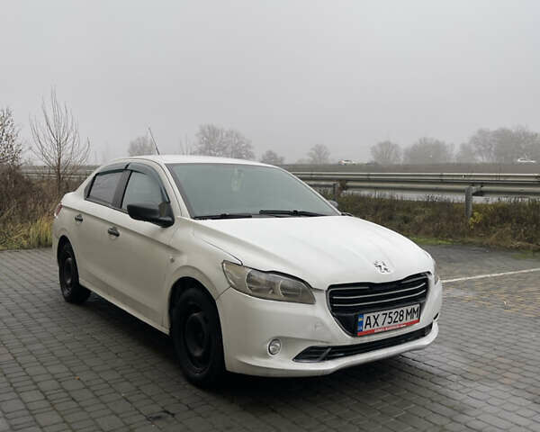 Белый Пежо 301, объемом двигателя 1.2 л и пробегом 300 тыс. км за 3600 $, фото 1 на Automoto.ua