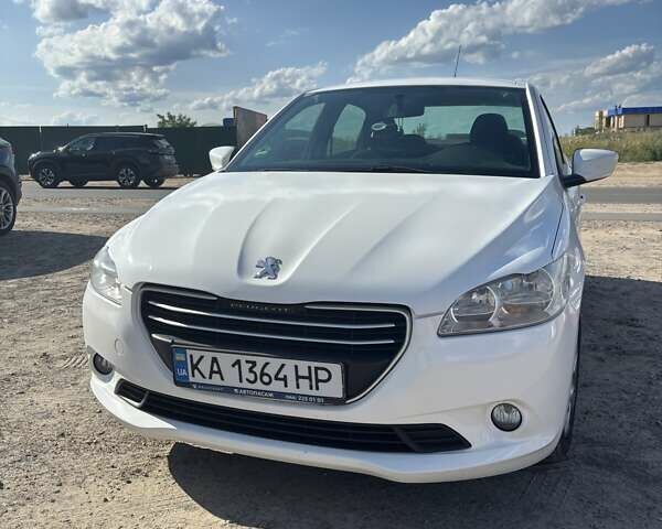 Белый Пежо 301, объемом двигателя 1.2 л и пробегом 218 тыс. км за 4500 $, фото 1 на Automoto.ua