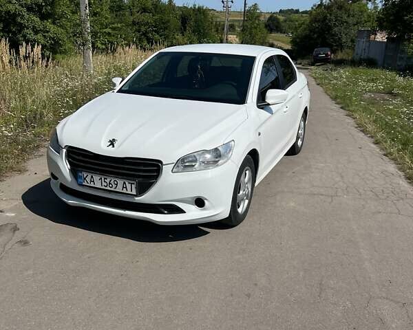 Белый Пежо 301, объемом двигателя 1.2 л и пробегом 210 тыс. км за 4750 $, фото 1 на Automoto.ua