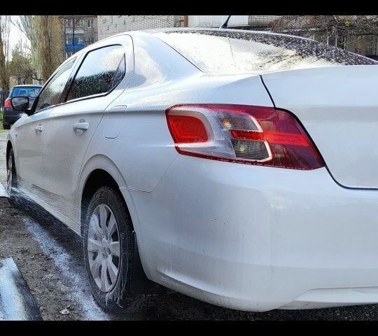 Белый Пежо 301, объемом двигателя 1.6 л и пробегом 151 тыс. км за 7500 $, фото 1 на Automoto.ua