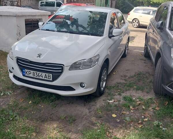 Белый Пежо 301, объемом двигателя 1.2 л и пробегом 268 тыс. км за 4500 $, фото 1 на Automoto.ua