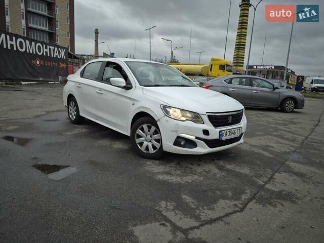 Белый Пежо 301, объемом двигателя 1.2 л и пробегом 250 тыс. км за 3800 $, фото 1 на Automoto.ua