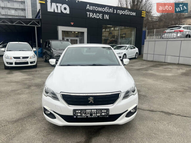 Белый Пежо 301, объемом двигателя 1.2 л и пробегом 144 тыс. км за 5900 $, фото 1 на Automoto.ua