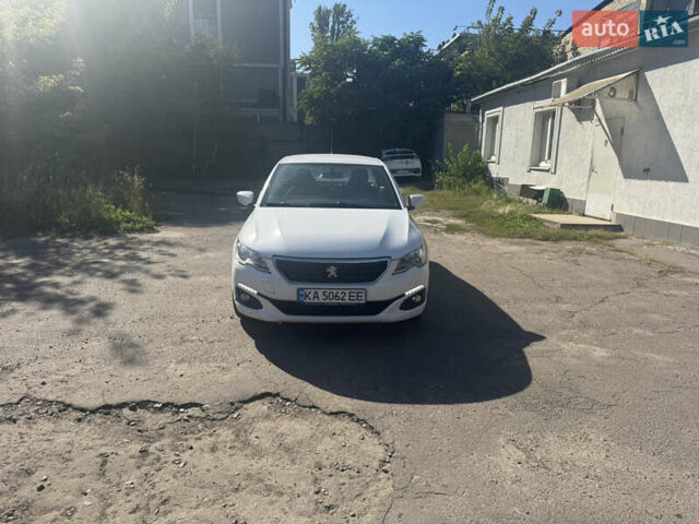 Белый Пежо 301, объемом двигателя 1.2 л и пробегом 140 тыс. км за 5600 $, фото 1 на Automoto.ua