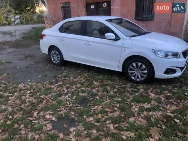 Белый Пежо 301, объемом двигателя 1.59 л и пробегом 122 тыс. км за 6450 $, фото 1 на Automoto.ua