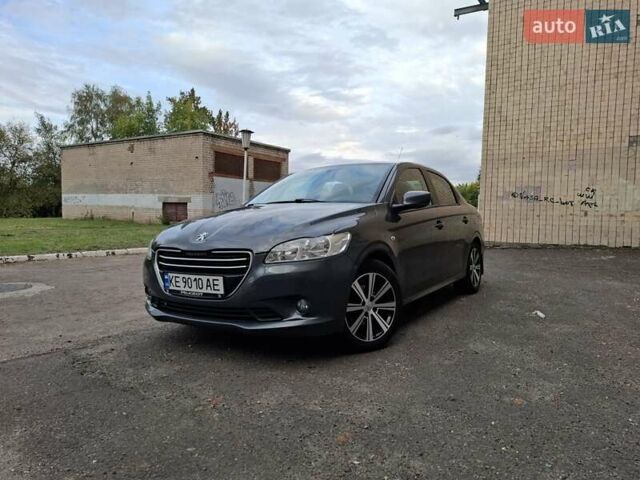 Сірий Пежо 301, об'ємом двигуна 1.56 л та пробігом 193 тис. км за 7999 $, фото 1 на Automoto.ua