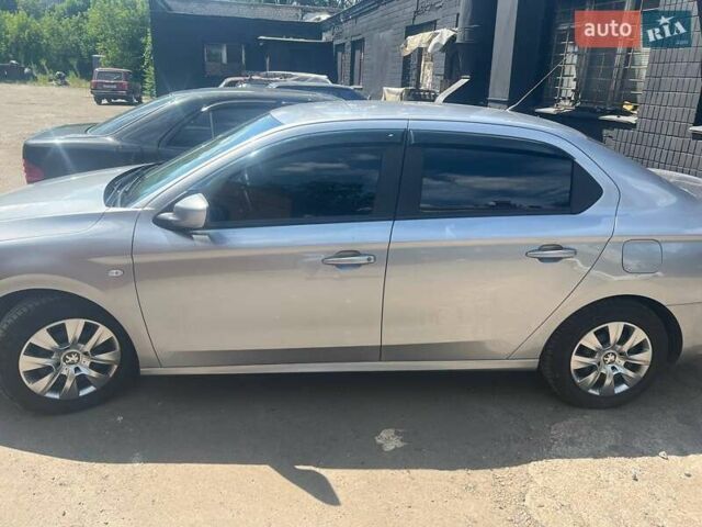 Сірий Пежо 301, об'ємом двигуна 1.56 л та пробігом 121 тис. км за 9500 $, фото 1 на Automoto.ua