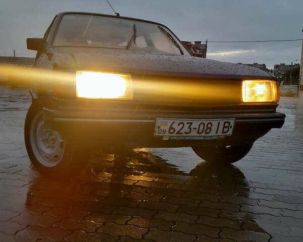 Синій Пежо 305, об'ємом двигуна 1.8 л та пробігом 100 тис. км за 722 $, фото 1 на Automoto.ua