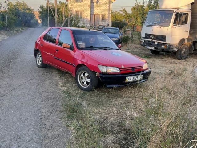 Красный Пежо 306, объемом двигателя 1.4 л и пробегом 3 тыс. км за 600 $, фото 1 на Automoto.ua