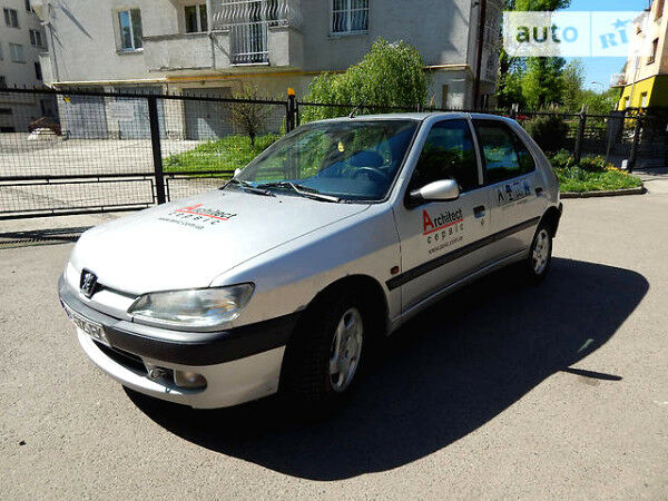 Сірий Пежо 306, об'ємом двигуна 1.4 л та пробігом 133 тис. км за 3800 $, фото 1 на Automoto.ua