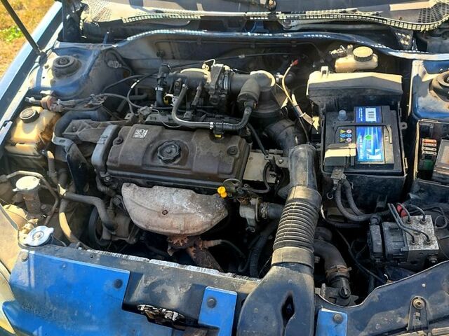 Синий Пежо 306, объемом двигателя 1.6 л и пробегом 200 тыс. км за 1500 $, фото 1 на Automoto.ua