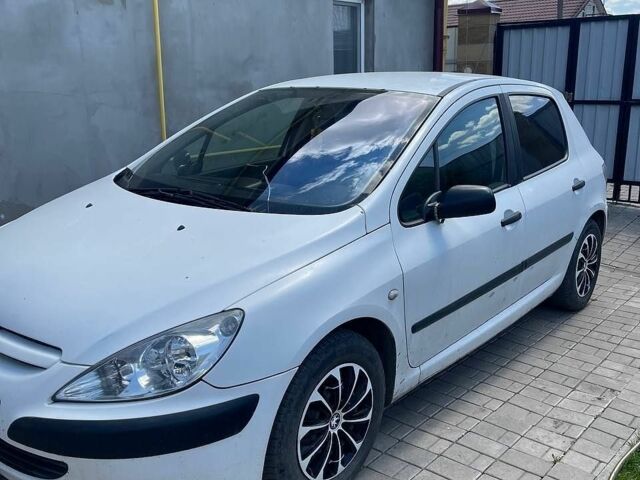 Белый Пежо 307, объемом двигателя 2 л и пробегом 335 тыс. км за 3000 $, фото 1 на Automoto.ua