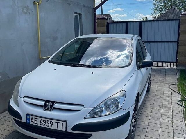 Белый Пежо 307, объемом двигателя 2 л и пробегом 335 тыс. км за 3000 $, фото 1 на Automoto.ua