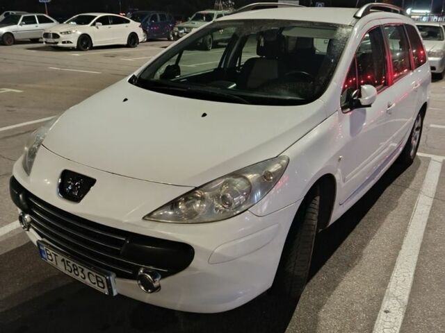 Белый Пежо 307, объемом двигателя 2 л и пробегом 300 тыс. км за 3500 $, фото 1 на Automoto.ua
